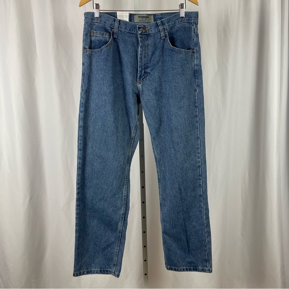 NEW Wrangler Mens 34 x 30 Regular Cotton Jeans Dark Wash Rugged Cowboy Workwear